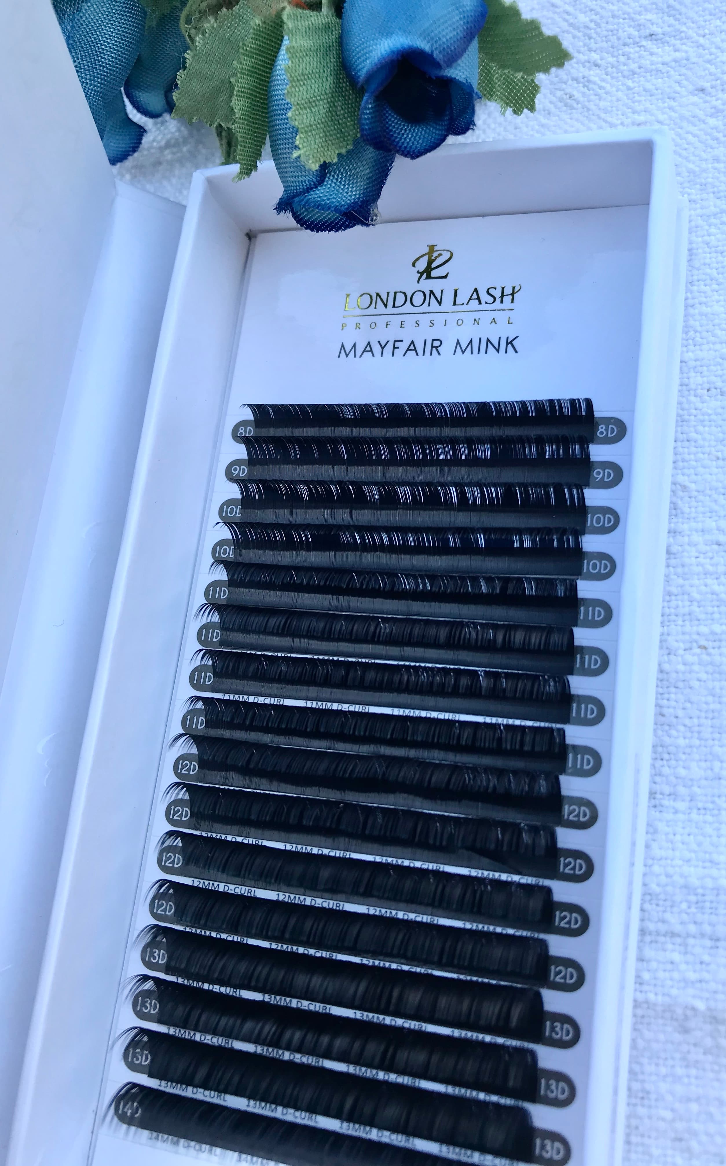 Extensiones de pestañas de seda premium en Mirarte Estética